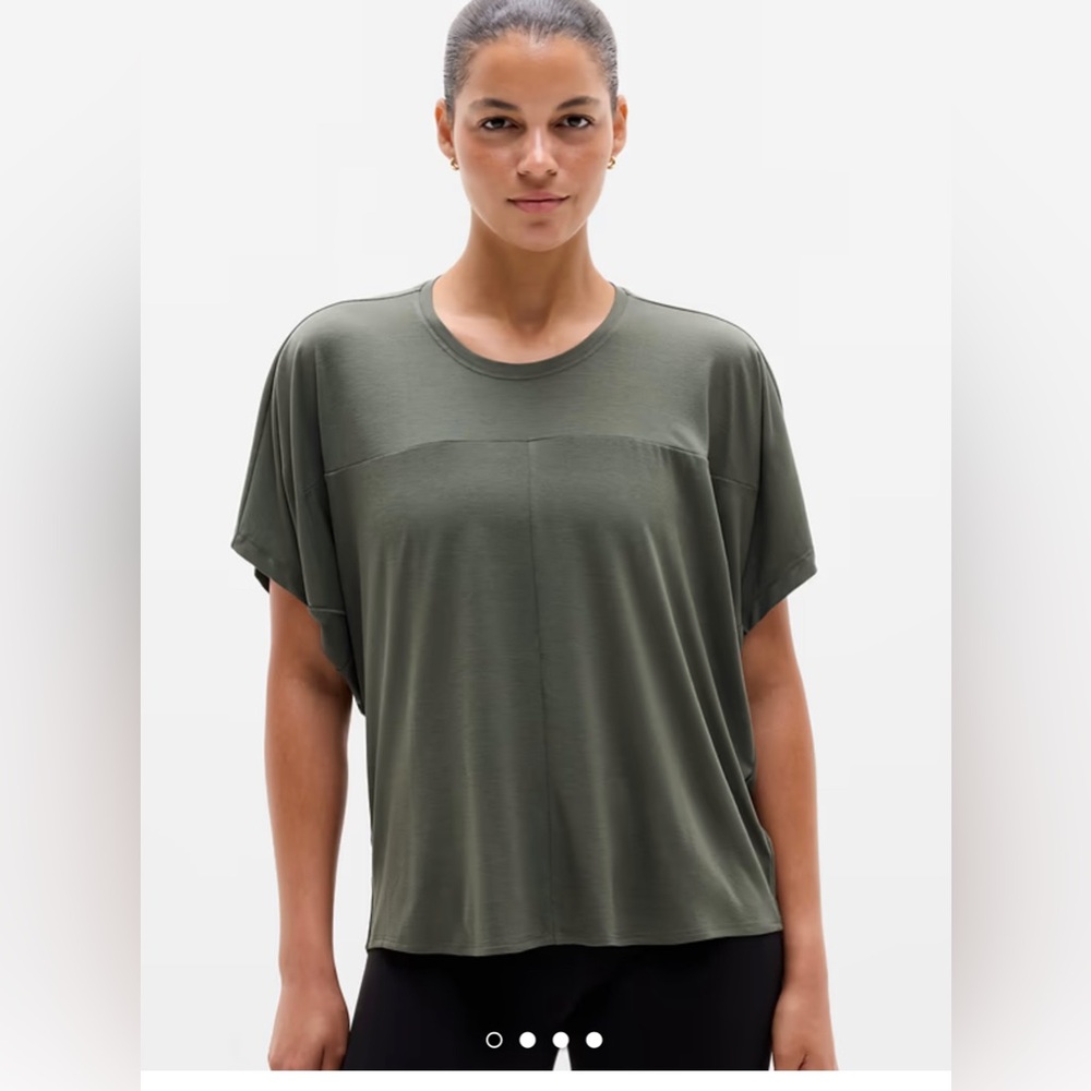 NWT Athleta MOVE WITH EASE DRAPED TEE Relaxed Olive Green Short-Sleeve Top